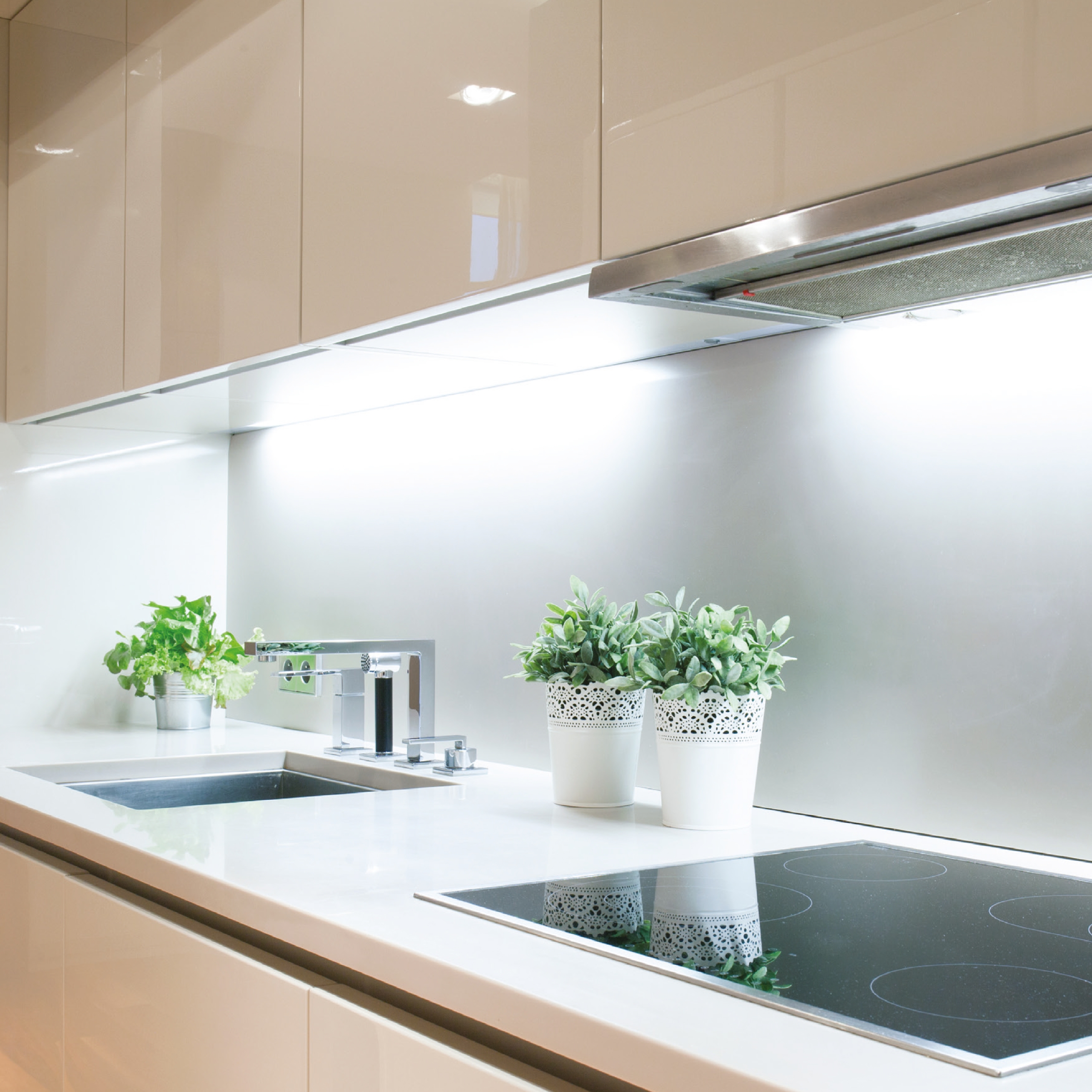 undercabinet hom
